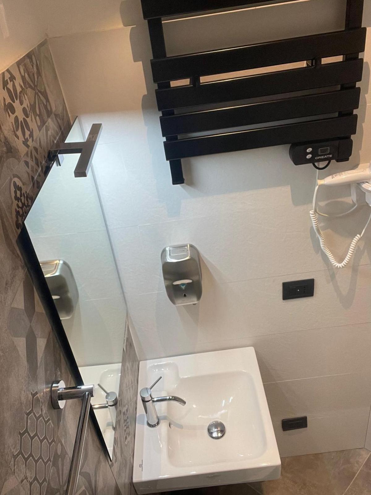 Drooms 4,0 Domotic Smart Self 24H,7 Vicino Treni Porta Susa E Centro Storico Turin Luaran gambar