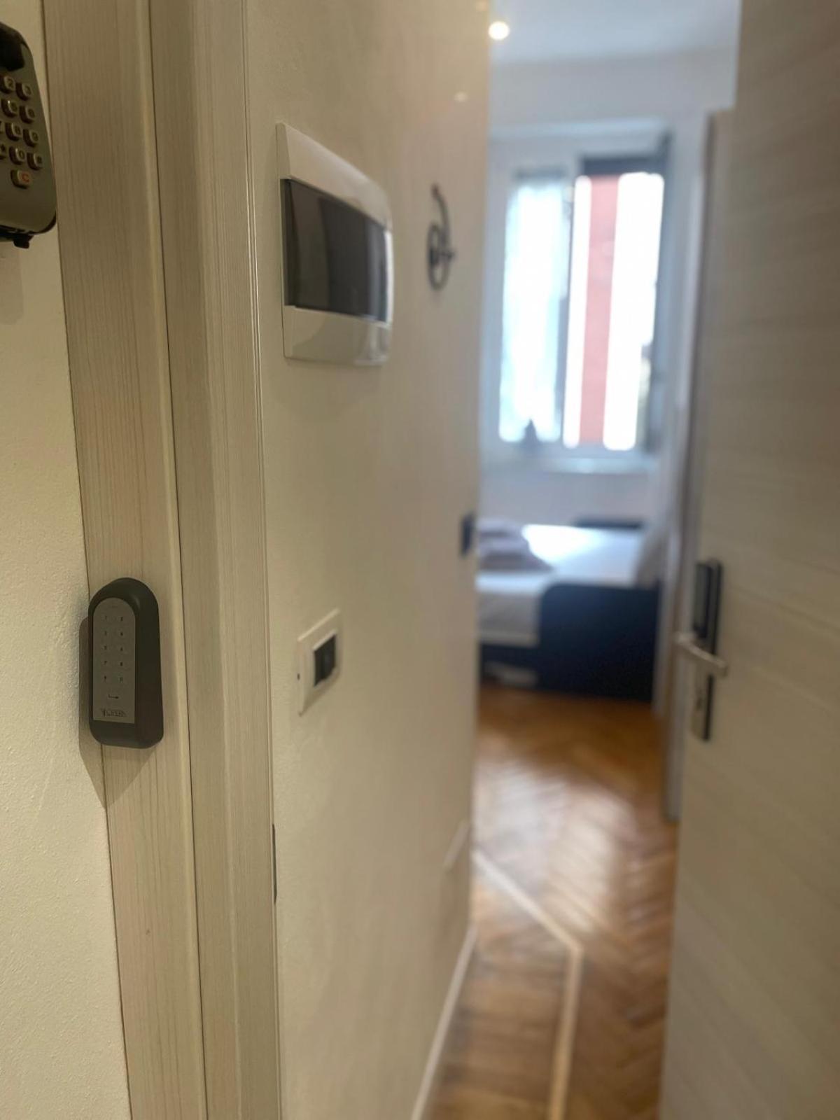 Drooms 4,0 Domotic Smart Self 24H,7 Vicino Treni Porta Susa E Centro Storico Turin Luaran gambar
