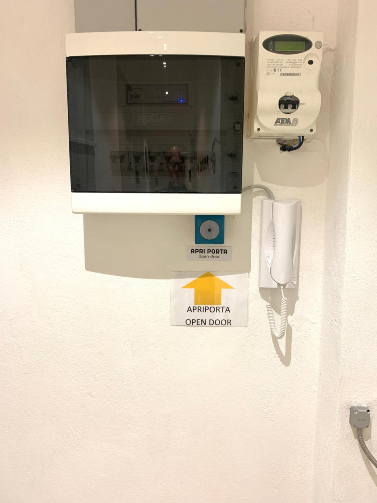 Drooms 4,0 Domotic Smart Self 24H,7 Vicino Treni Porta Susa E Centro Storico Turin Luaran gambar