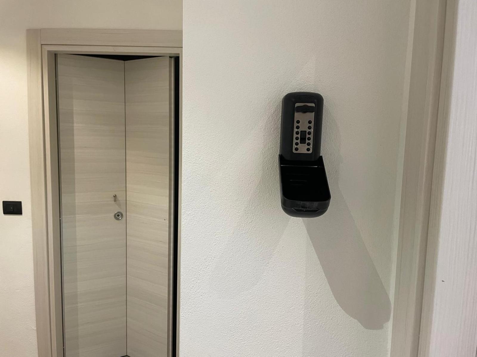 Drooms 4,0 Domotic Smart Self 24H,7 Vicino Treni Porta Susa E Centro Storico Turin Luaran gambar